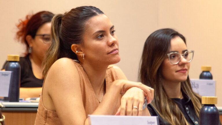 Economia Institucional Aplicada a Políticas Públicas no Brasil