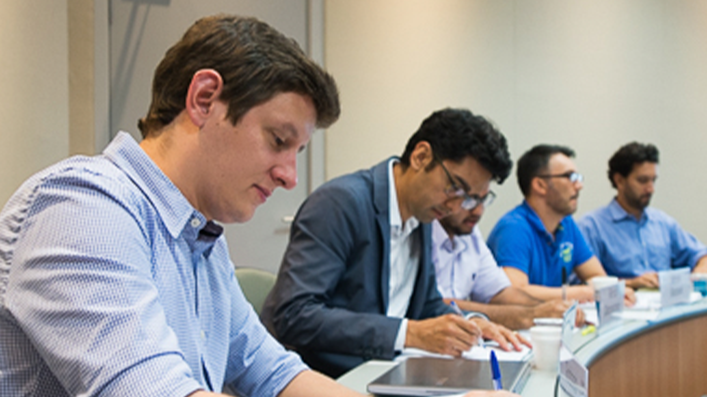 Transição no Setor Energético Brasileiro: Estratégias e o Papel da Alta Liderança 41 Capa Transição no Setor Energético Brasileiro - Estratégias e o Papel da Alta Liderança